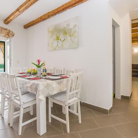 Holiday Home Olga With Pool &Pet Friendly PUY Eksteriør bilde