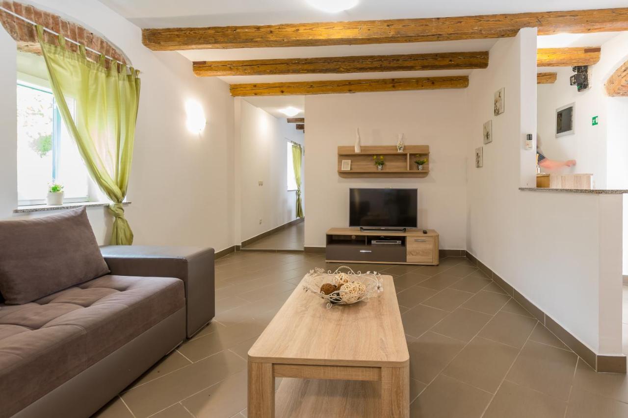 Holiday Home Olga With Pool &Pet Friendly PUY Eksteriør bilde