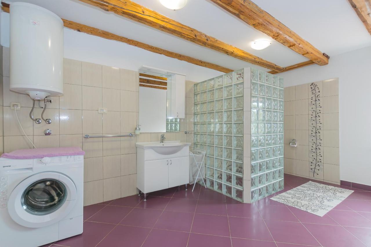 Holiday Home Olga With Pool &Pet Friendly PUY Eksteriør bilde