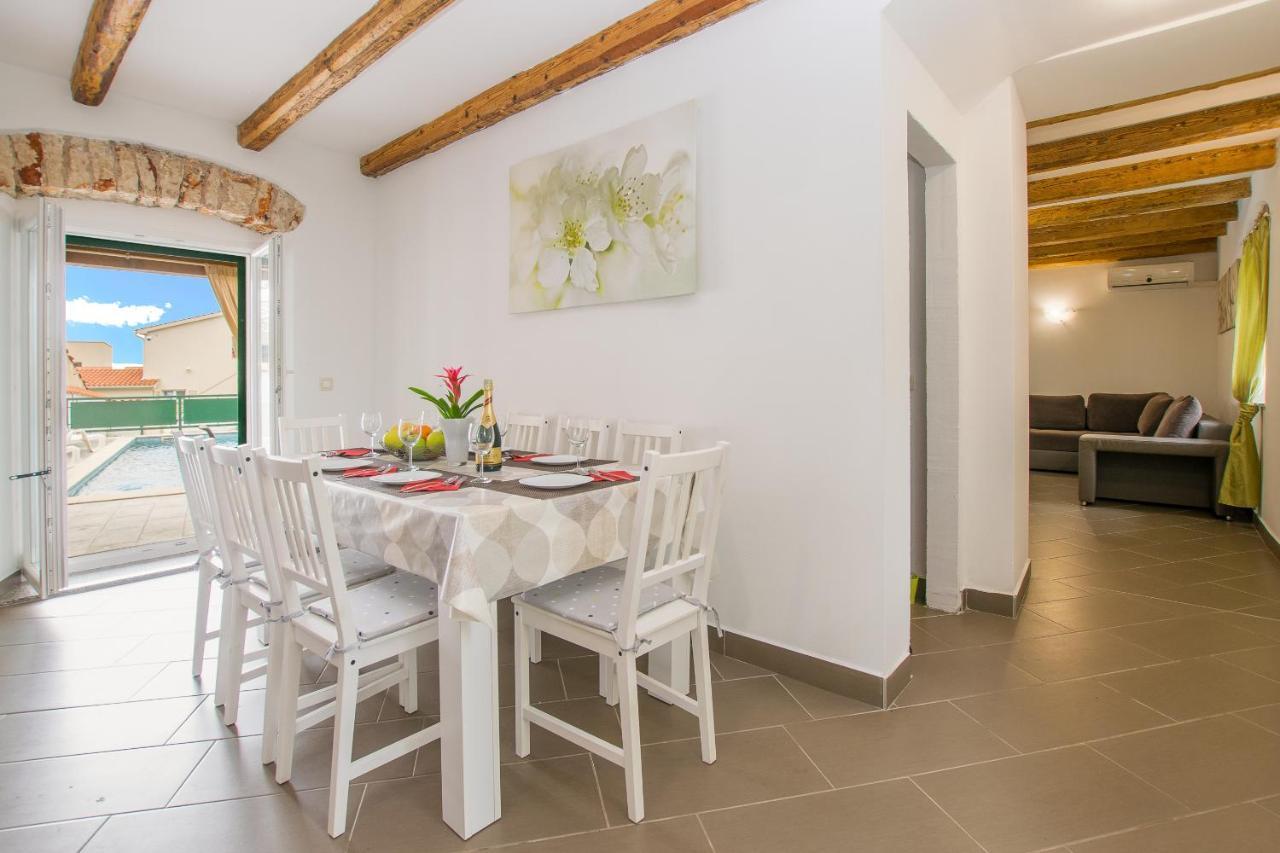 Holiday Home Olga With Pool &Pet Friendly PUY Eksteriør bilde
