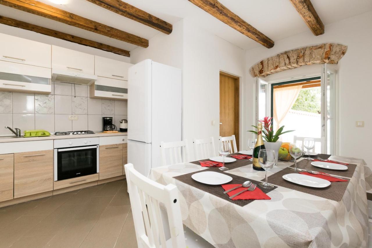 Holiday Home Olga With Pool &Pet Friendly PUY Eksteriør bilde
