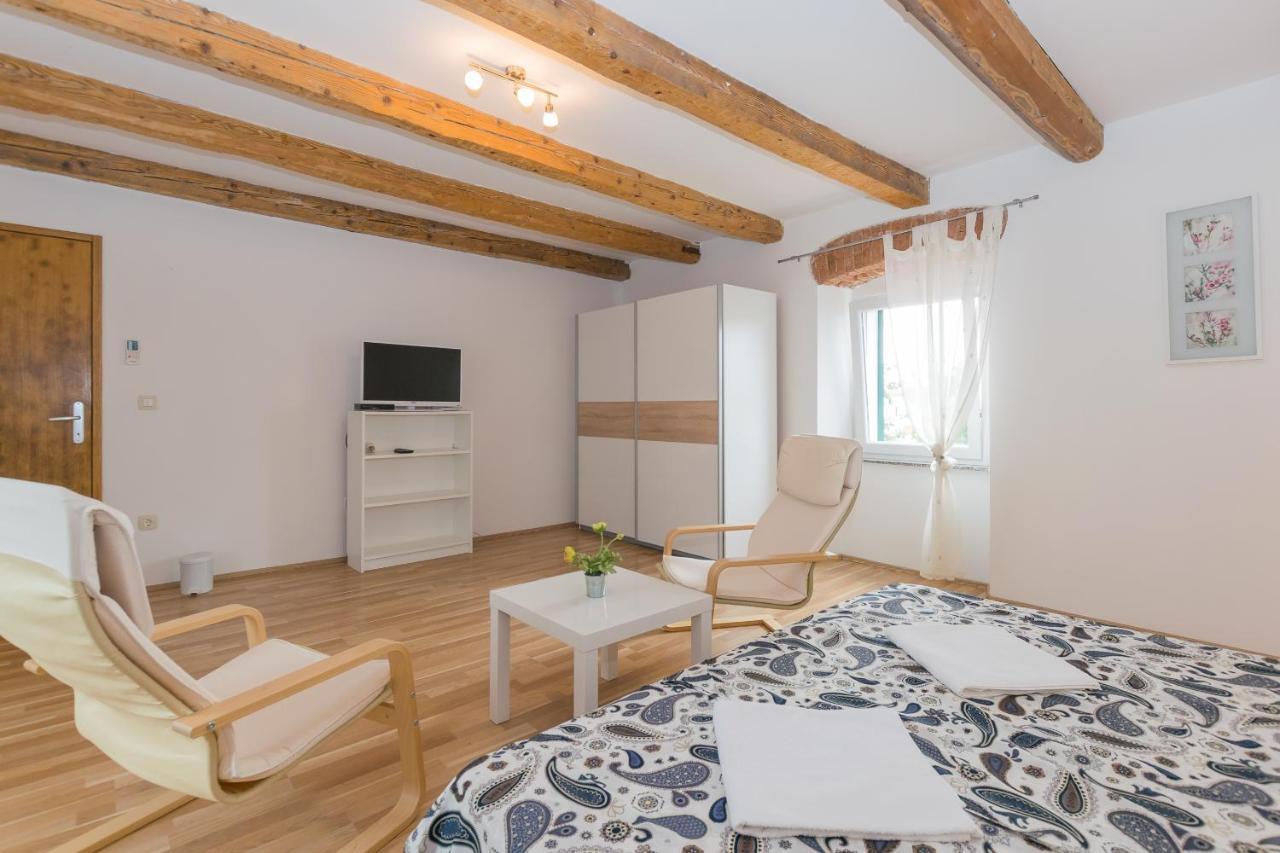 Holiday Home Olga With Pool &Pet Friendly PUY Eksteriør bilde